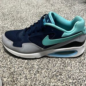 Womens Nike Air Max Sneakers Size 7